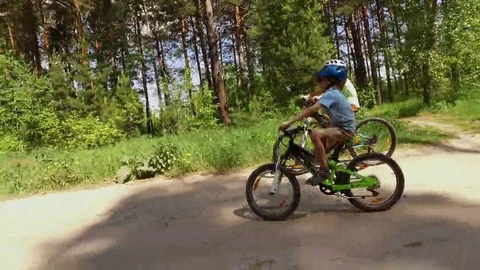 Active kids riding bikes Stock-Footage 69302914
