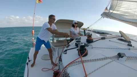 An active senior couple sailing 79 動画素材 99422527