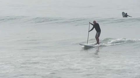 Active Senior stand up paddle boarding 스톡 동영상 229651293