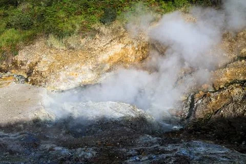 Active Volcanic Crater with Massive White Geothermal Steam Vent Scenic Sulf.. 스톡 사진