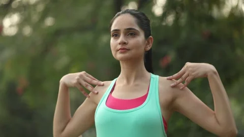 Active Woman Exercising In The Park Vídeo Stock 317214744