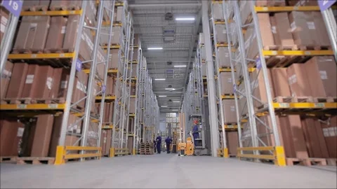 Active work in the warehouse timelaps, Timelapse warehouse Video stock 142948010