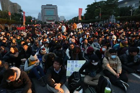  Activists and students join demonstrations against media monopoly for 2 d... Stock Photos