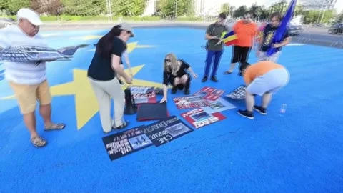 Activists commemorate the eighth anniversary of the violent crackdown on a justi Vidéo 341900822