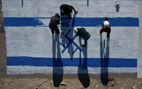 Activists in Mexico paint mural denouncing Israel's attacks on Palestine, Ciudad Stock Photos
