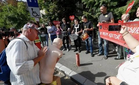 Activists protest to demand introduction of first aid courses in Romanian school Stock Photos