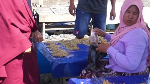 The activities of traders and buyers of processed salted fish. Stock Footage 208305446