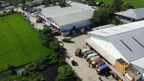 Activities in the warehouse area include loading industrial goods into tran.. 動画素材 312216101