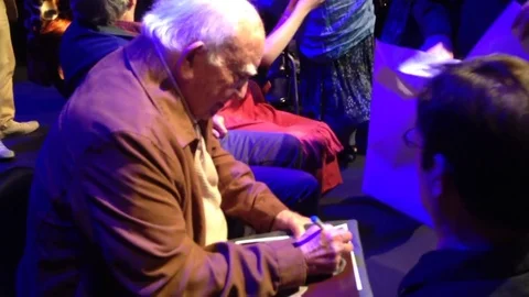Actor Ed Asner Signing Autographs at Film Screening Stock Footage 库存影片 80361964