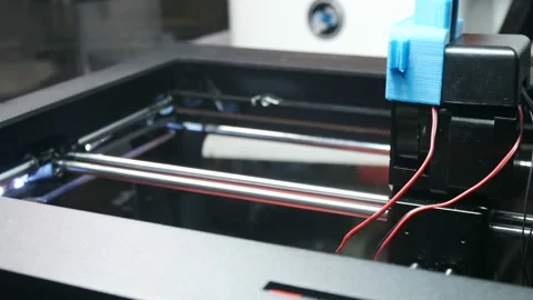 Actual 3d printer mechanisms in operation 動画素材 89657429