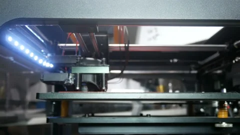 Actual 3d printer mechanisms in operation 動画素材 89905574