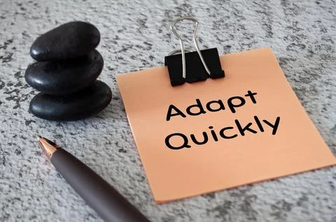 Adapt quickly text on notepad with zen stones and pen background. Adaptive .. Foto stock