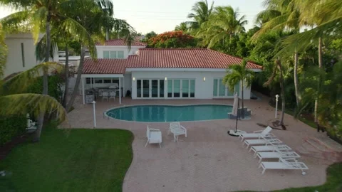 Add RELEASE!! And remove this :) xxx-xxx Aerial view over a Villa Vídeo Stock 160704686