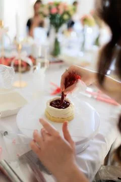 Adding berry filling. Process of creating a bento cake 스톡 사진