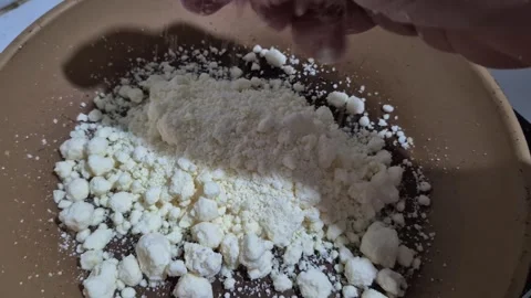 Adding Cassava Starch to Traditional Paraguayan Mbeyu Preparation Video stock 336518363