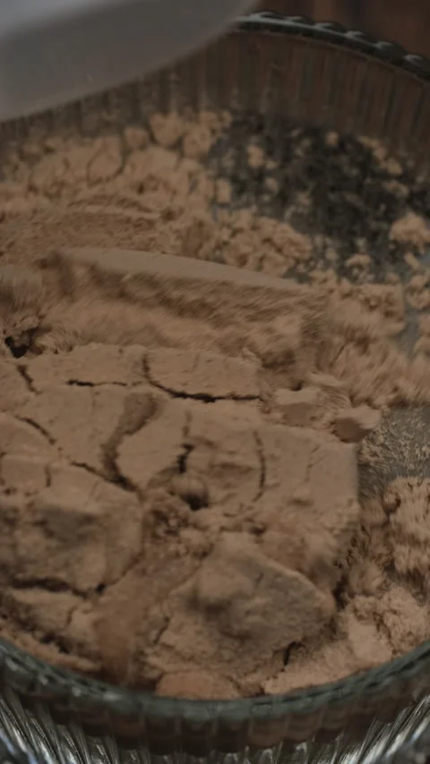 Adding chocolate protein powder into glass with water Video stock 305023124