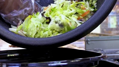 Adding chopped salad to a plate Stock-Footage 105983170