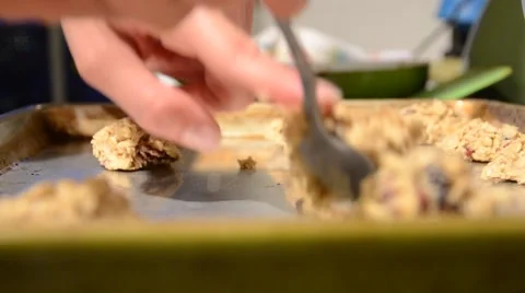 Adding Cookie dough to Cookie Sheet Video stock 68139829