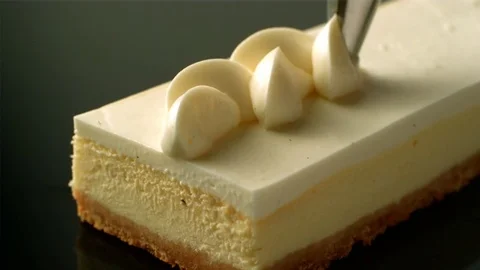   Adding Cream on cheesecake Stock-Footage 81806679