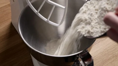Adding Flour To Stand Mixer Bowl Видео 332840574