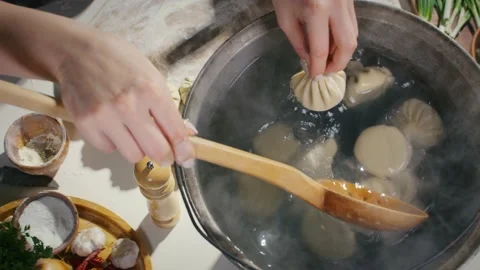 Adding Georgian Khinkali to boiling water Video stock 138127055