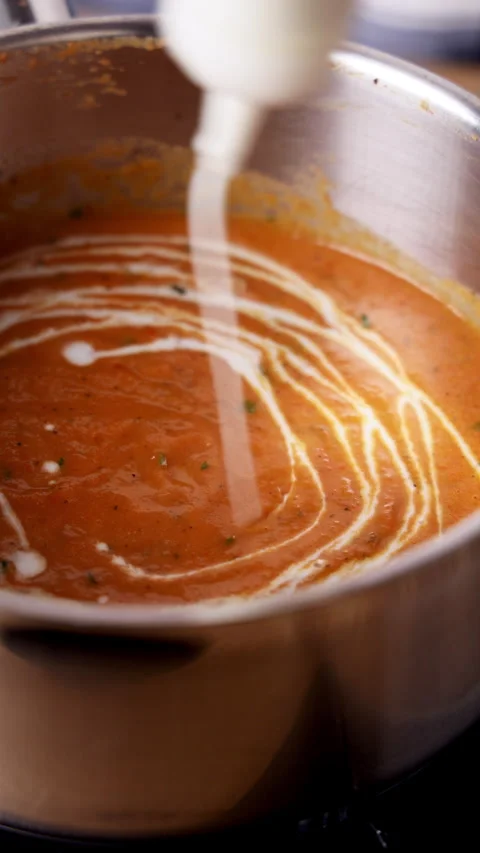 Adding Heavy Cream To Tomato Soup Close Up Vídeos de archivo 332045964