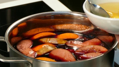 Adding honey to mulled wine Stock Footage 78360797