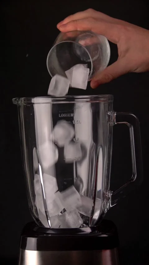 Adding ice in blender to make a frozen cocktail. Stock Footage 234116149