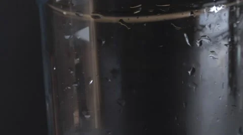 Adding ice in glass. Video stock 49112130