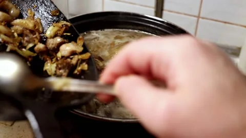 Adding ingredients for the preparation of mushroom soup in a pan. Vídeos de archivo 102720872