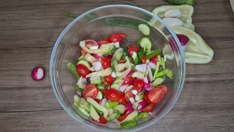 Adding Ingredients Into Salad. Cooking Vegetable Salad. Vídeo Stock 165505534