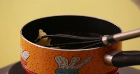 Adding milk to flour and butter in a pan and stirring 1 스톡 동영상 132146385
