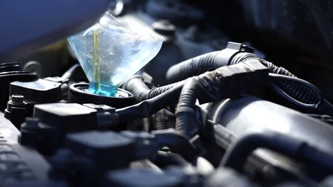 Adding oil to the car engine Video stock 81121905