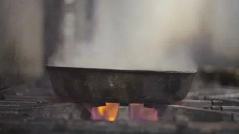 Adding oil into the pan Stock-Footage 307340099