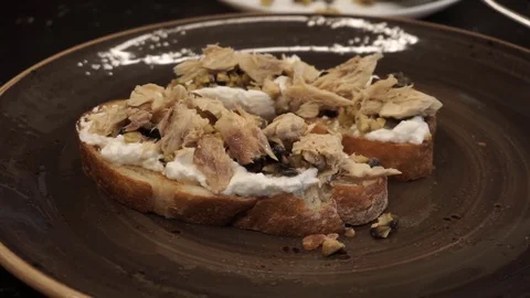 Adding onion and oil Stock Footage 113527707