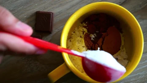 Adding Powder sugar into the cocoa powder to make mug cake. 動画素材 150312686