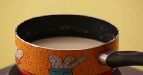 Adding salt and pepper to a white sauce Video stock 132146343