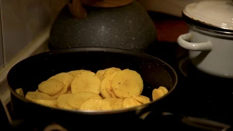 Adding sauce to fried potatoes Stock-Footage 102399362