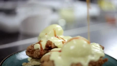 Adding sauce to the wafflebenedict dish Stock Footage 307340046