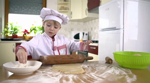 Adding some flour on rolling pin Video stock 34433984