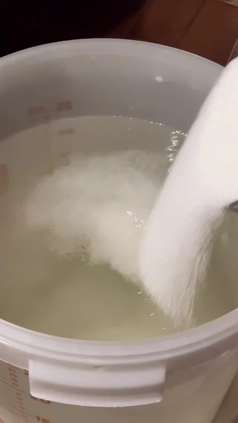 Adding Sugar to Fermentation Mash for Moonshine. Vídeo Stock 301345681