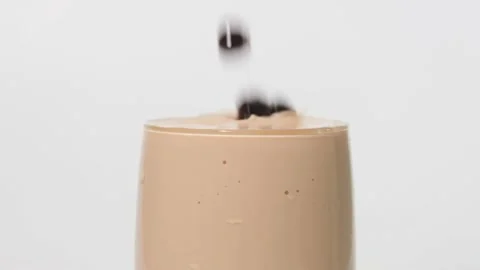 Adding tapioca ball in pearl milk tea Stock Footage 138584580