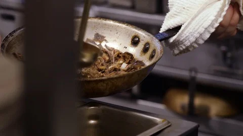 Adding tomato sauce to the hot meat slices Video stock 127601757