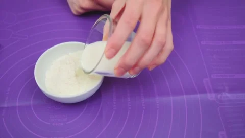 Adding warm cow's milk to cornstarch Stock-Footage 252552951