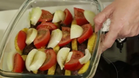 Adding water to the tank steamed vegetables Video stock 49782171