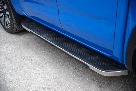 Additional door step on a large car. Stock-Fotos