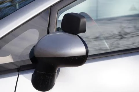 Additional mirror to the side-view for car to improve visibility or safety. U Foto stock