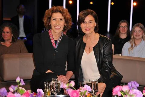  Adele Neuhauser und Sandra Maischberger. Aufzeichnung der TV-Sendung NDR ... Stock Photos