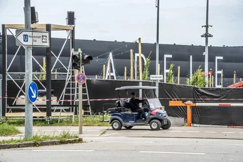  Adele Pop-up-Arena auf dem Messegelände in Riem, Zaun mit Sichtblenden, M.. 스톡 사진