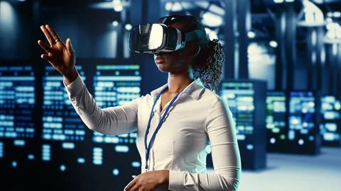 Adept specialist uses VR in data center Foto stock